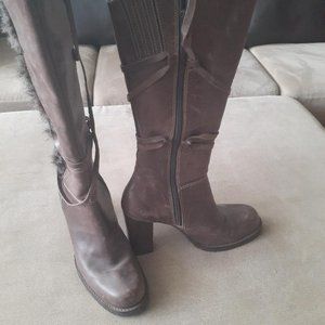NEW / BROWN LEATHER BOOTS WITH FAUX FUR TRIM